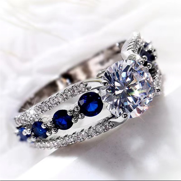 Bright Sparkly Oval Clear & Blue Sapphire Eternity Ring Silver 925